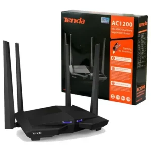 Routeur Wi-Fi double bande Tenda AC10 AC1200 noir avec ses quatre antennes externes déployées.