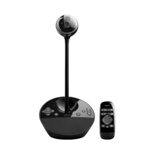 Caméra de conférence tout-en-un Logitech BCC950 posée sur une table de réunion en bois.